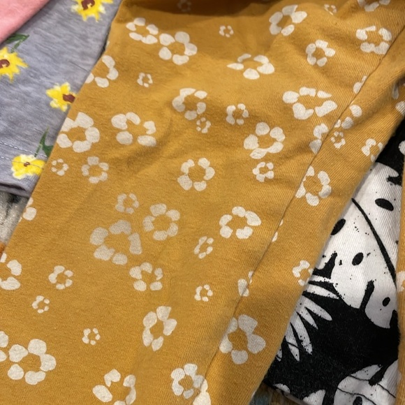 Seven pairs of leggings bundle - Picture 3 of 5